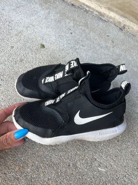 Nike Kids Black and White Slip-On Flex Runner Sneakers